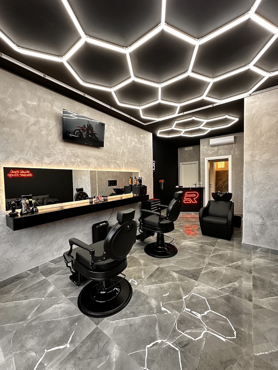 Le postazioni luminose di Endi Red BarberShop